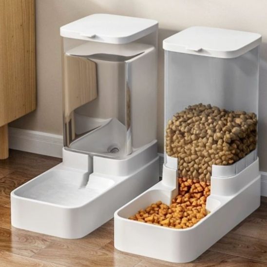 distributeur de croquette pour chat avec fontaine a eau pour chat